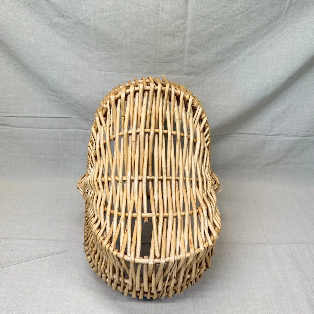 Vintage Wicker Gathering Basket English Cottage Bread Basket Kitchen Decor 1970s